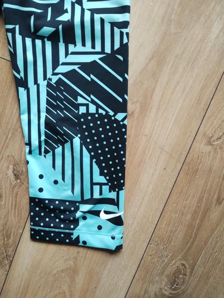 Trojštvrťové legíny, nike,s