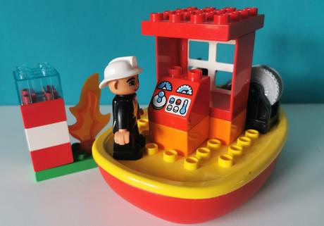 Lego duplo hasičský čln,
