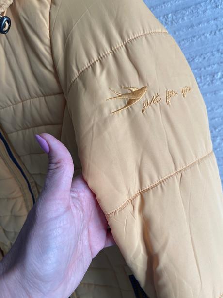 Horčicový kabát, 34