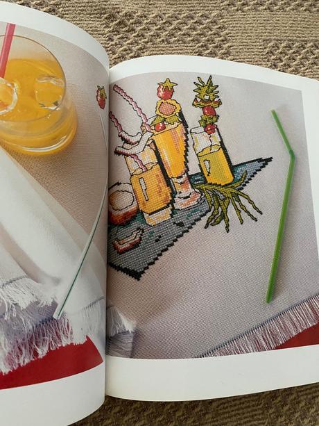 Krásna kniha výšiviek aj s predlohami, 