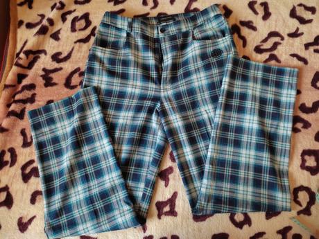 Elegantne modre karovane nohavice urban outfitters, m