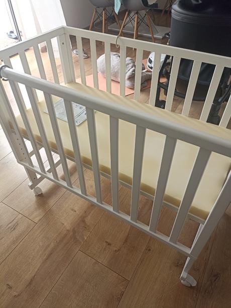 Predám detskú postieľku, šírka (cm): 60,dĺžka (cm): 90