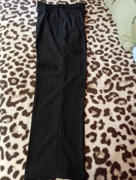 Pruhovaný kostým, 42