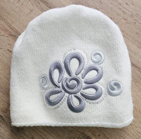 Čiapka s výšivkou, 