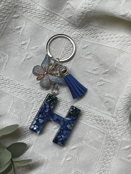 Ručne vyrobené živicové kľúčenky, 