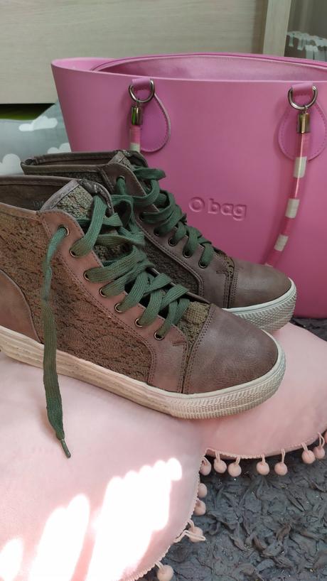 Vyvýšené tenisky, 40