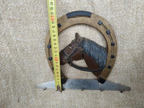 Dekorácia - vešiak s koňom, 