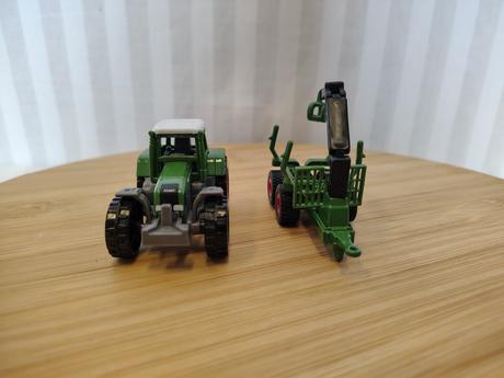 Kovový traktor fendt s vlečkou, siku 1645, 1/87,