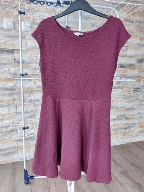 Bordové štruktúrované šaty, clockhouse,40