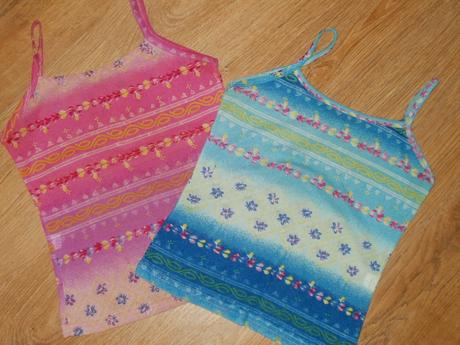 Dve dievčenské tričká, 134