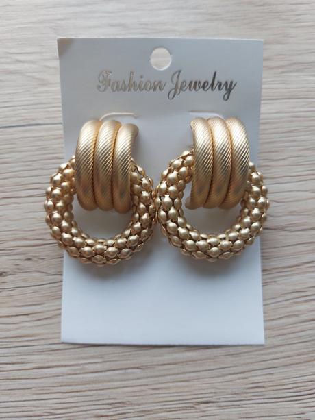 Zlaté kruhové náušnice,