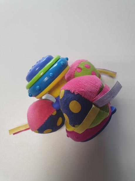 Montessori prvá hračka - látka,guma, plast,