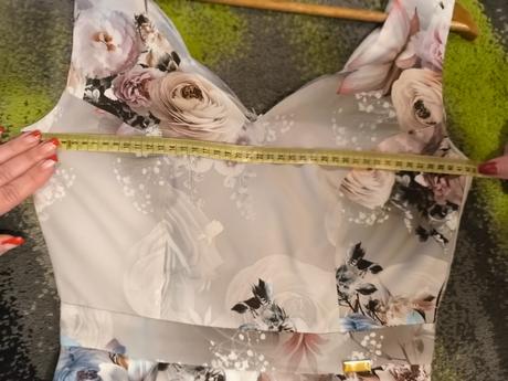 Spoločenské šaty, 36