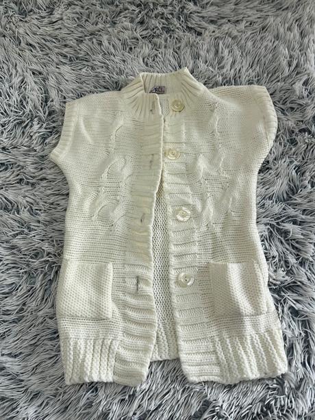 Dievčenská vesta, 104