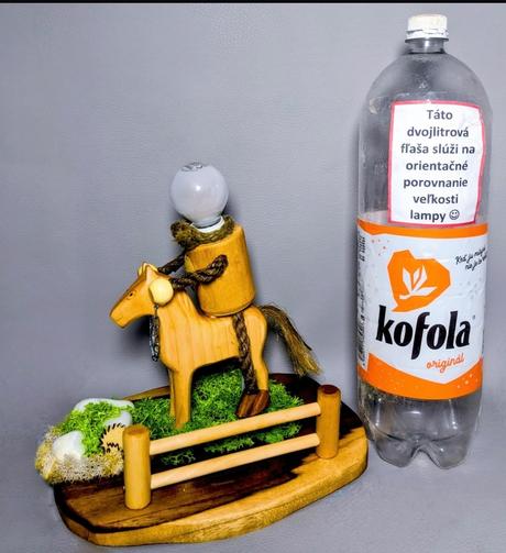 Krásna handmade drevená lampa konik,