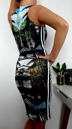 Zaujímavé šaty, s