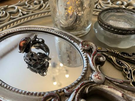 Prsteň s hnedým očkom, 