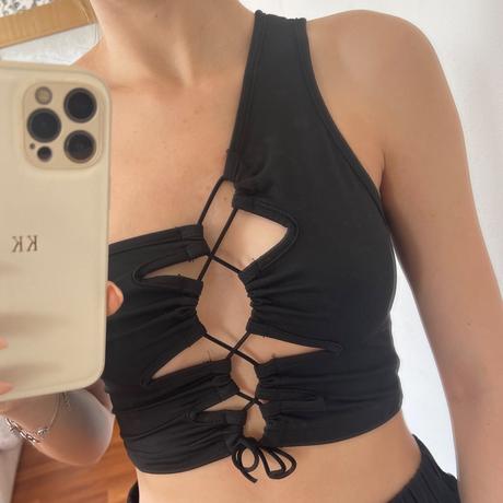 Čierny asymetrický top, xs