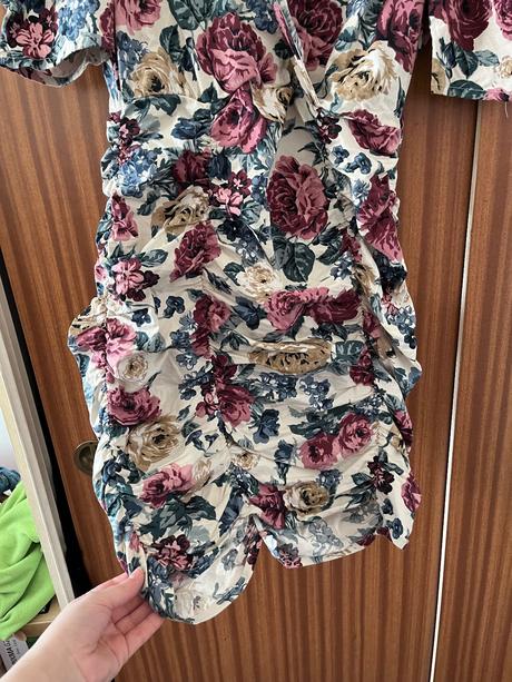 Elasticke šaty, stradivarius,l