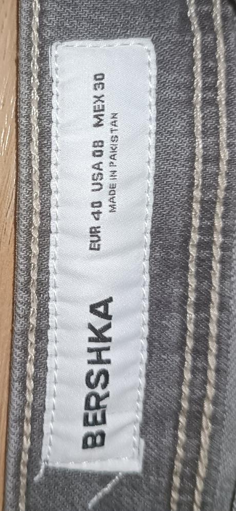 Rifľové kraťasy, bershka,40