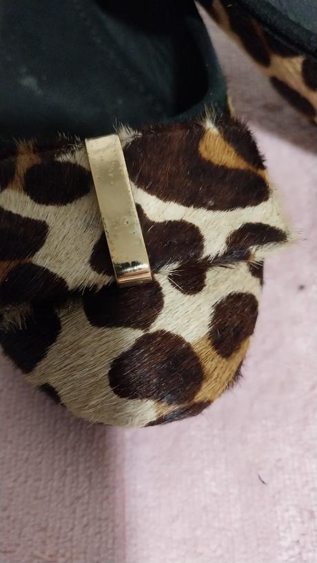 Baleríny s zvieracím vzorom a kovovou sponou, 36