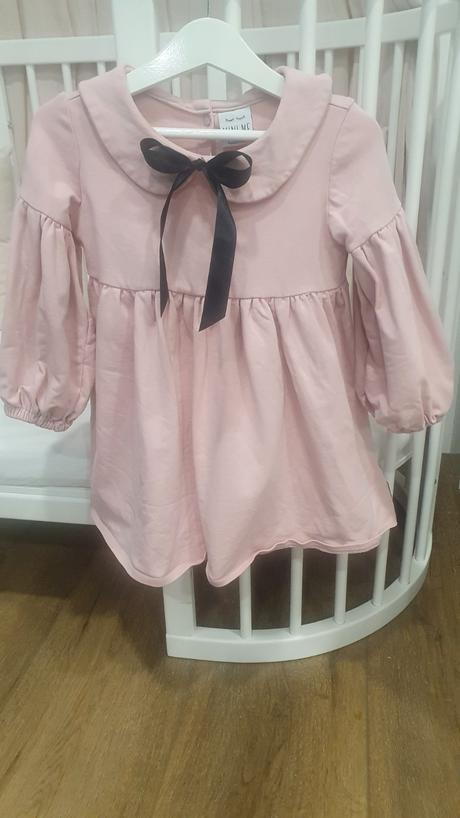 Púdrové šaty, 104