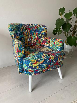 Pestrofarebné dizajnové kreslo,