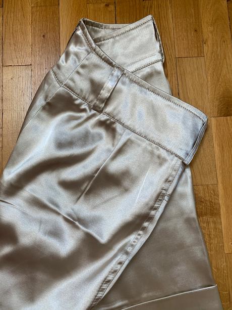 Krémové saténové kraťasy, m