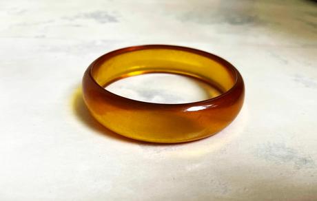 Priehľadný náramok,