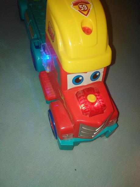 Montovaci a svietiaci kamión, 