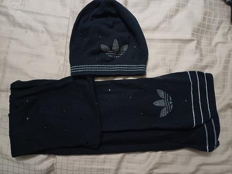 Krásny set adidas-čiapka a šál, adidas