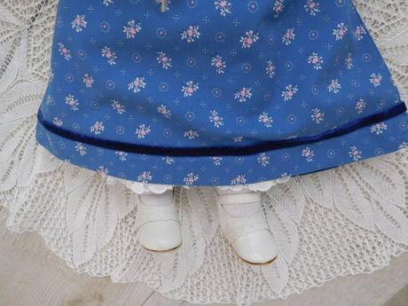 Tkané plátno ivory +krém +modrý prúžok +bábika,,