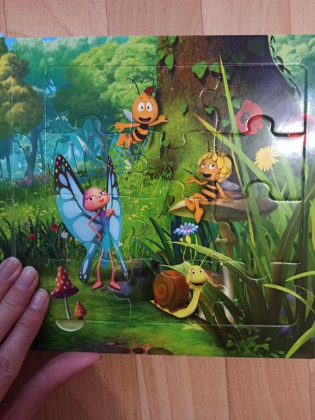 Kniha s puzzle včielka mája,