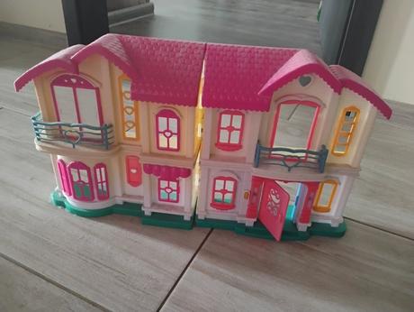 Regál+kresielko+žehliaca doska+hračky,