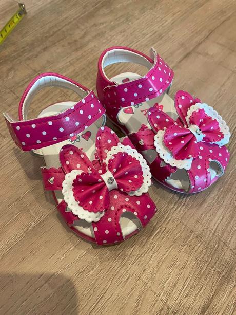 Sandálky, <17
