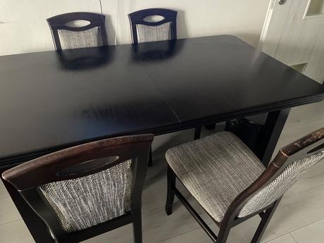 Predam kuchynský stol a 4 stoličky, 