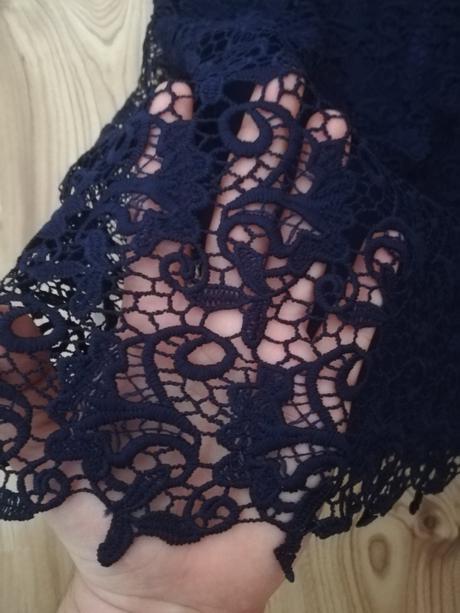 Čipkované šaty, 42