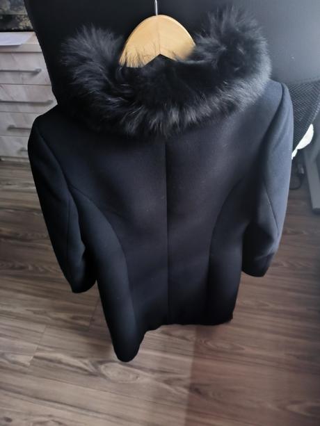 Kabát s kožušinkou, 38