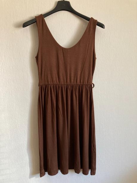 Hnedé šaty na ramienka s, s
