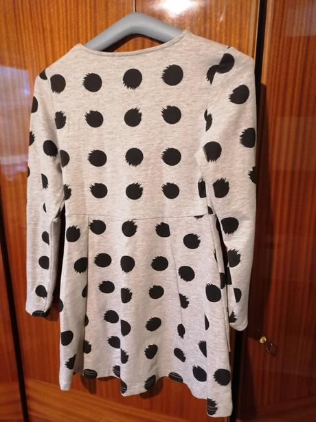 Šaty s bodkami, 140