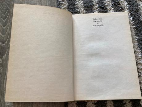 Rukávnik, sandálik a machnáčik prvé vyd.1980, 