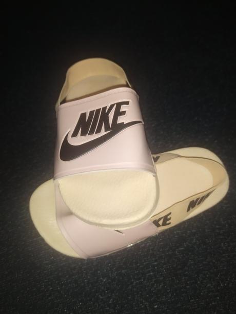Šľapky s gumičkou okolo nohy, nike,26
