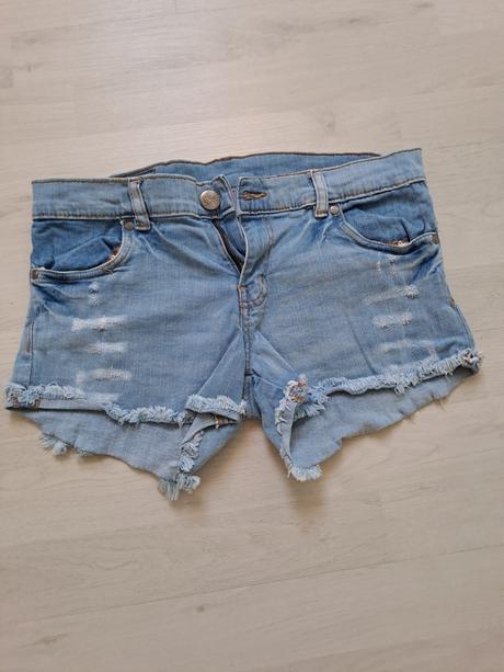 Šortky, kik,158