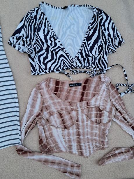 Crop topy a saty na velkost s, s