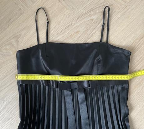 Elegantne plisovane saty, ako nove, 40