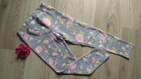 Legíny s kvietkami, 122