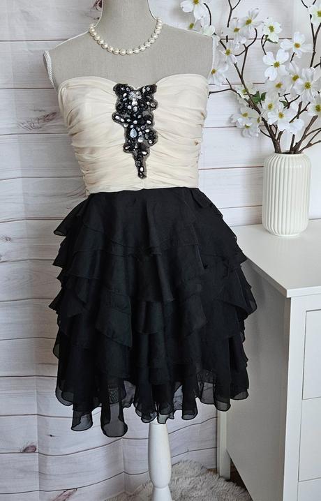 Pekné volánkové šaty, m