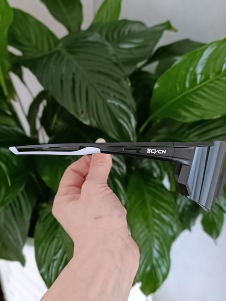 Zrkadlové cyklistické či športové okuliare, 