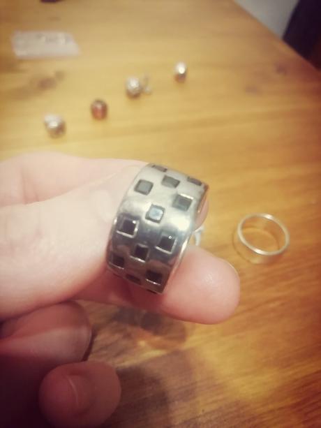 Mohutný strieborný prsteň, 