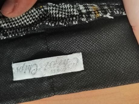 Károvane nohavice, 146